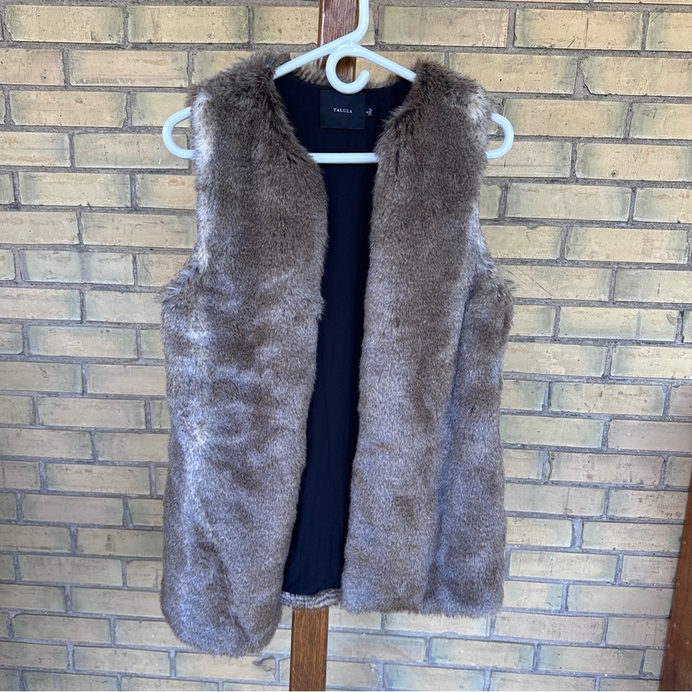 Aritzia Talula Faux Fur Vest
